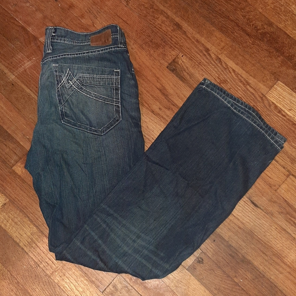 BUCKLE MEANS JEANS